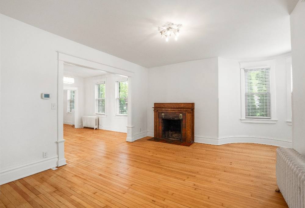 Empty room before staging